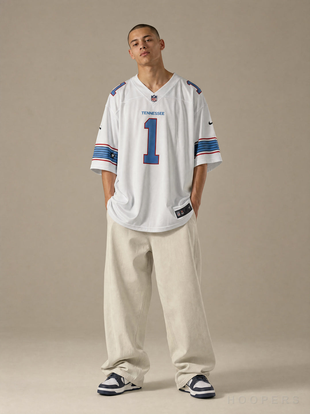 חולצת NFL אוברסייז טנסי טיטנס קאם וורד 1 לבן - מבט חזית על דוגמן