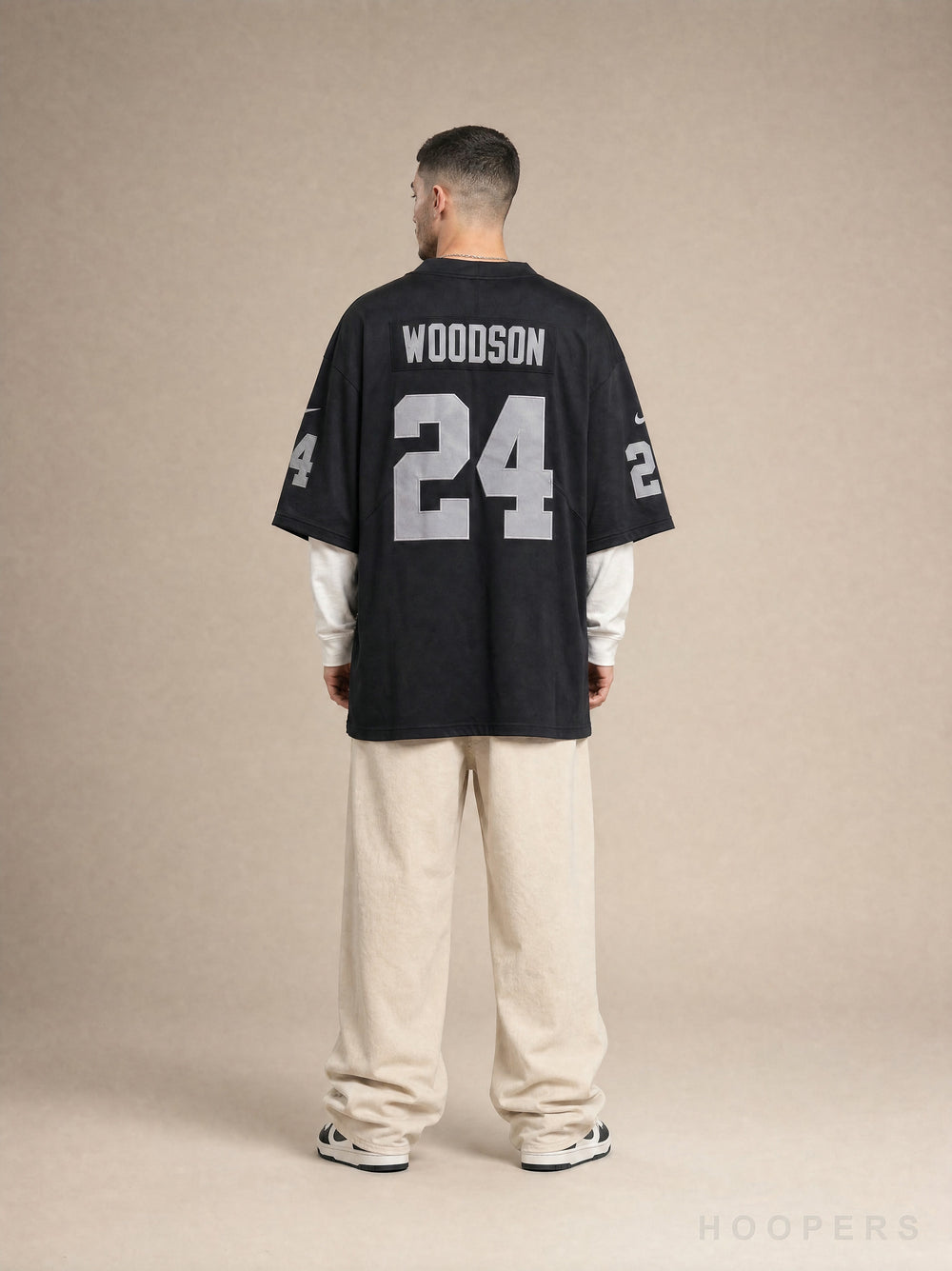 חולצת NFL ריידרס וודסון 24 - גב עם השם WOODSON ומספר 24