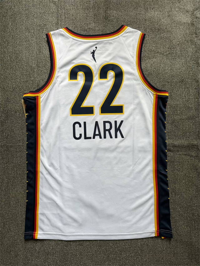 גופיית משחק לבנה קייטלין קלארק