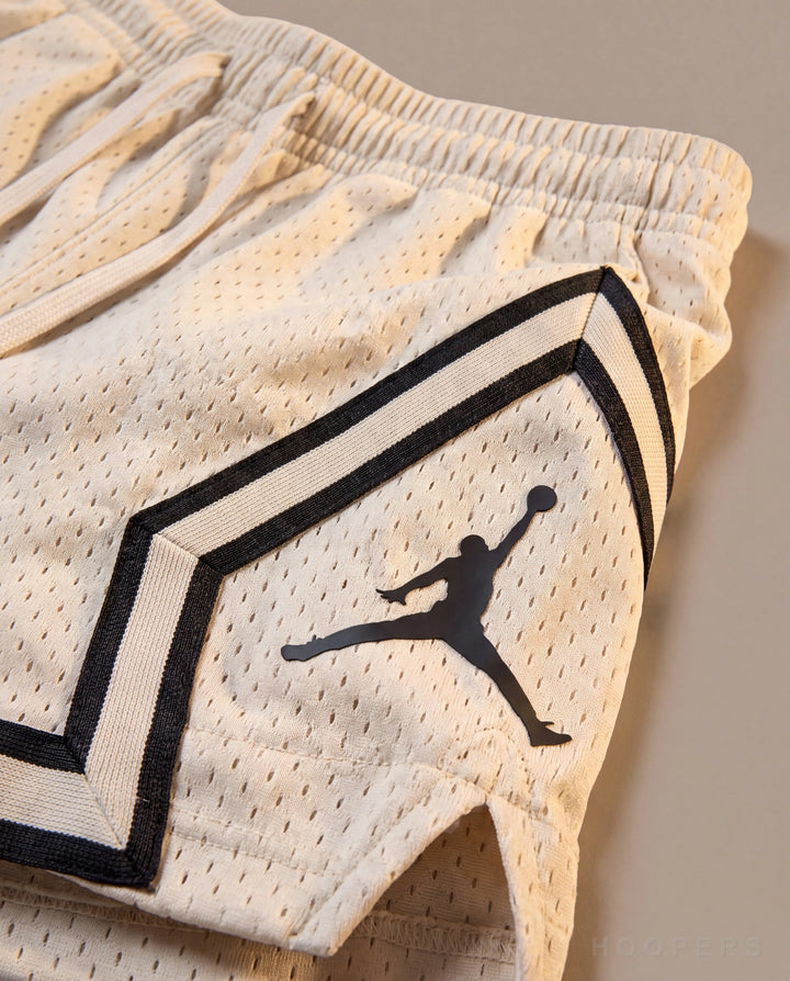 מכנסי Jordan Cream Vintage HOOPERS - תקריב הדפס