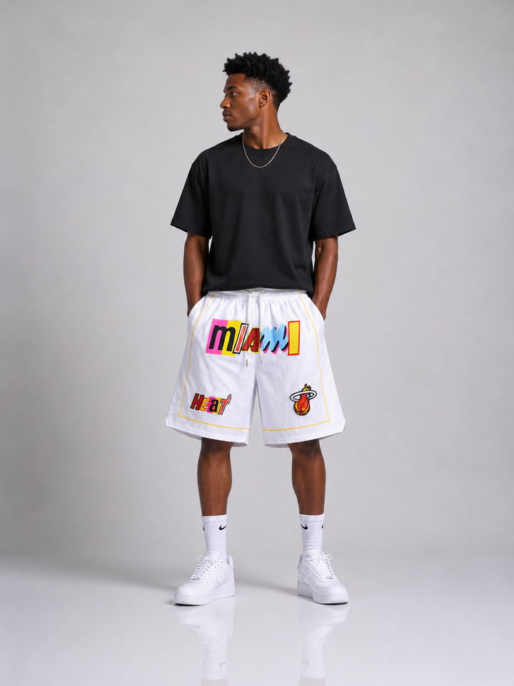 מכנסי NBA – Miami Heat (מיאמי היט) לבן מולטי קולור | HOOPERS