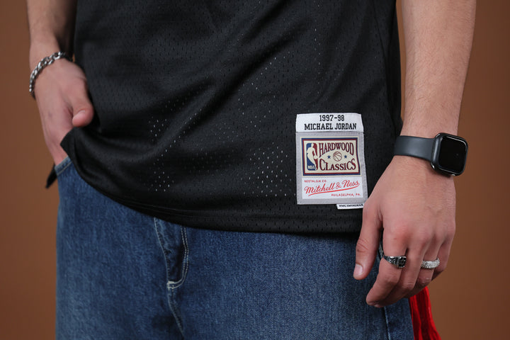 גופיית NBA מייקל ג'ורדן שיקגו בולס – רטרו שחור  1997/98 | HOOPERS