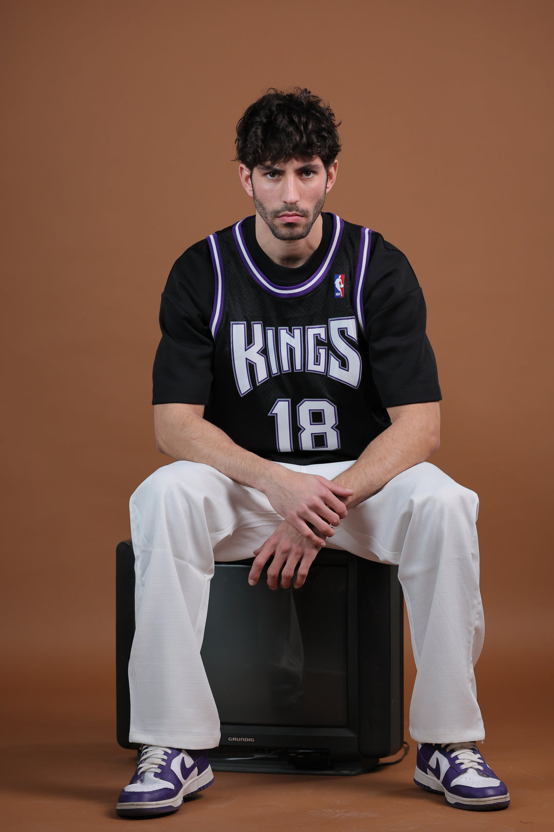 גופיית NBA עומרי כספי סקרמנטו קינגס – רטרו שחור  | HOOPERS