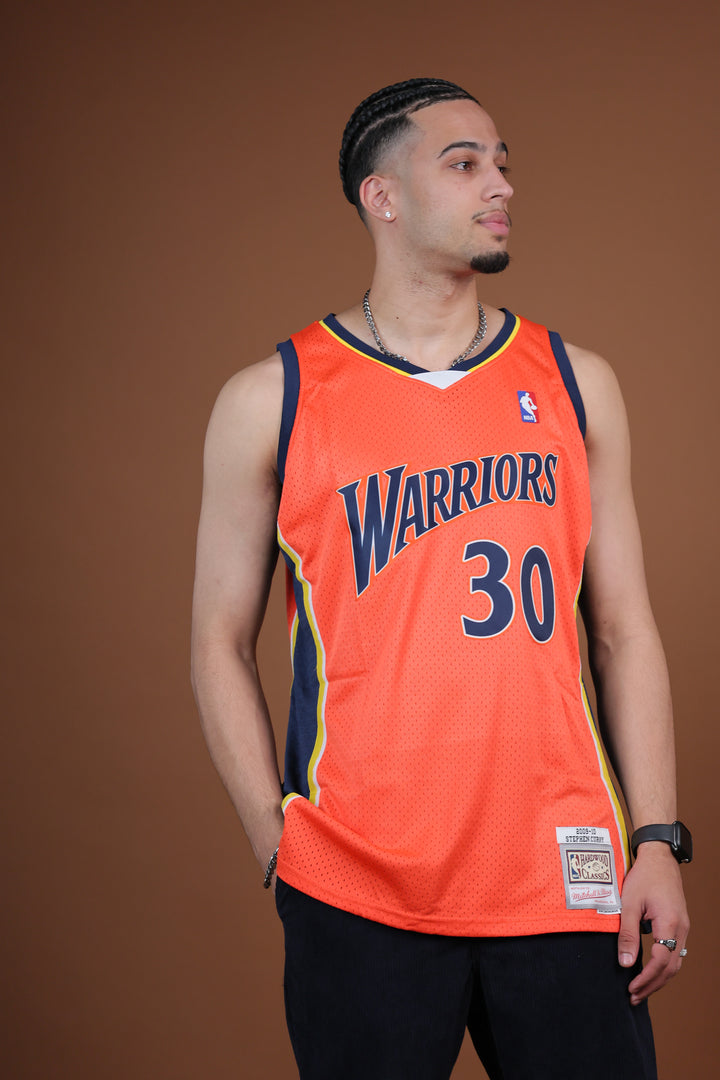 גופיית NBA סטפן קרי גולדן סטייט ווריורס – רטרו כתום 2009/10 | HOOPERS