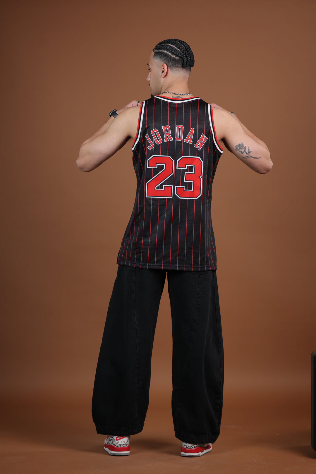 גופיית NBA מייקל ג’ורדן שיקגו בולס – שחור פסים מהדורת רטרו 1995/96 | HOOPERS