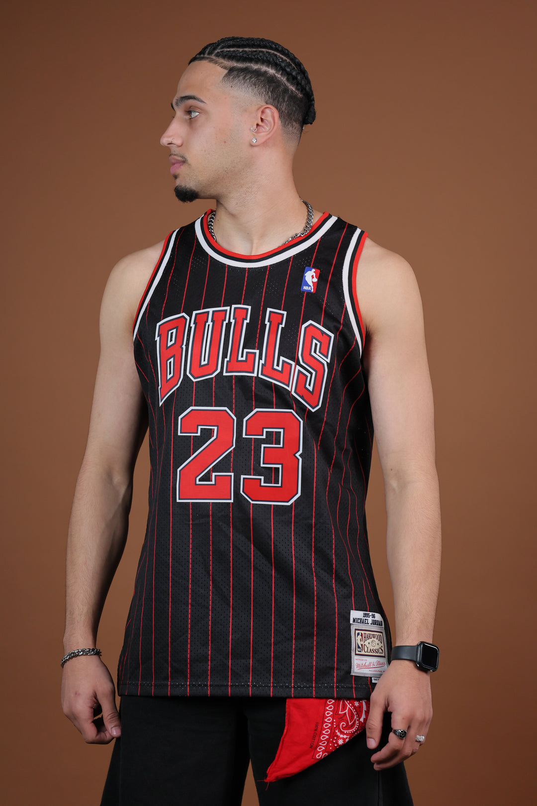 גופיית NBA מייקל ג’ורדן שיקגו בולס – שחור פסים מהדורת רטרו 1995/96 | HOOPERS