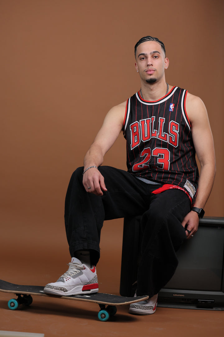 גופיית NBA מייקל ג’ורדן שיקגו בולס – שחור פסים מהדורת רטרו 1995/96 | HOOPERS