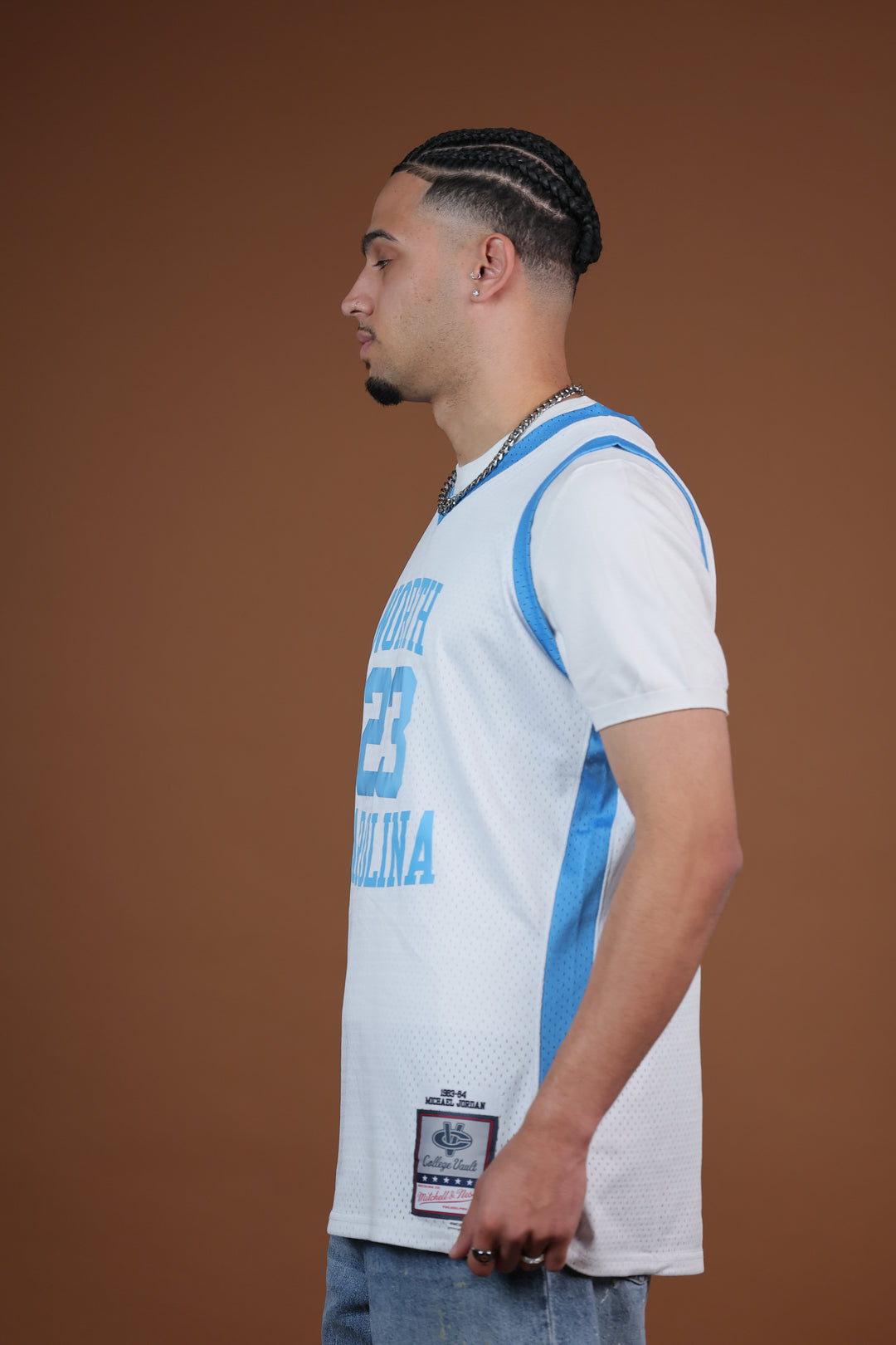 גופיית NBA מייקל ג׳ורדן נורת׳ קרוליינה טאר הילס – לבן תכלת רטרו 1983/84 | HOOPERS