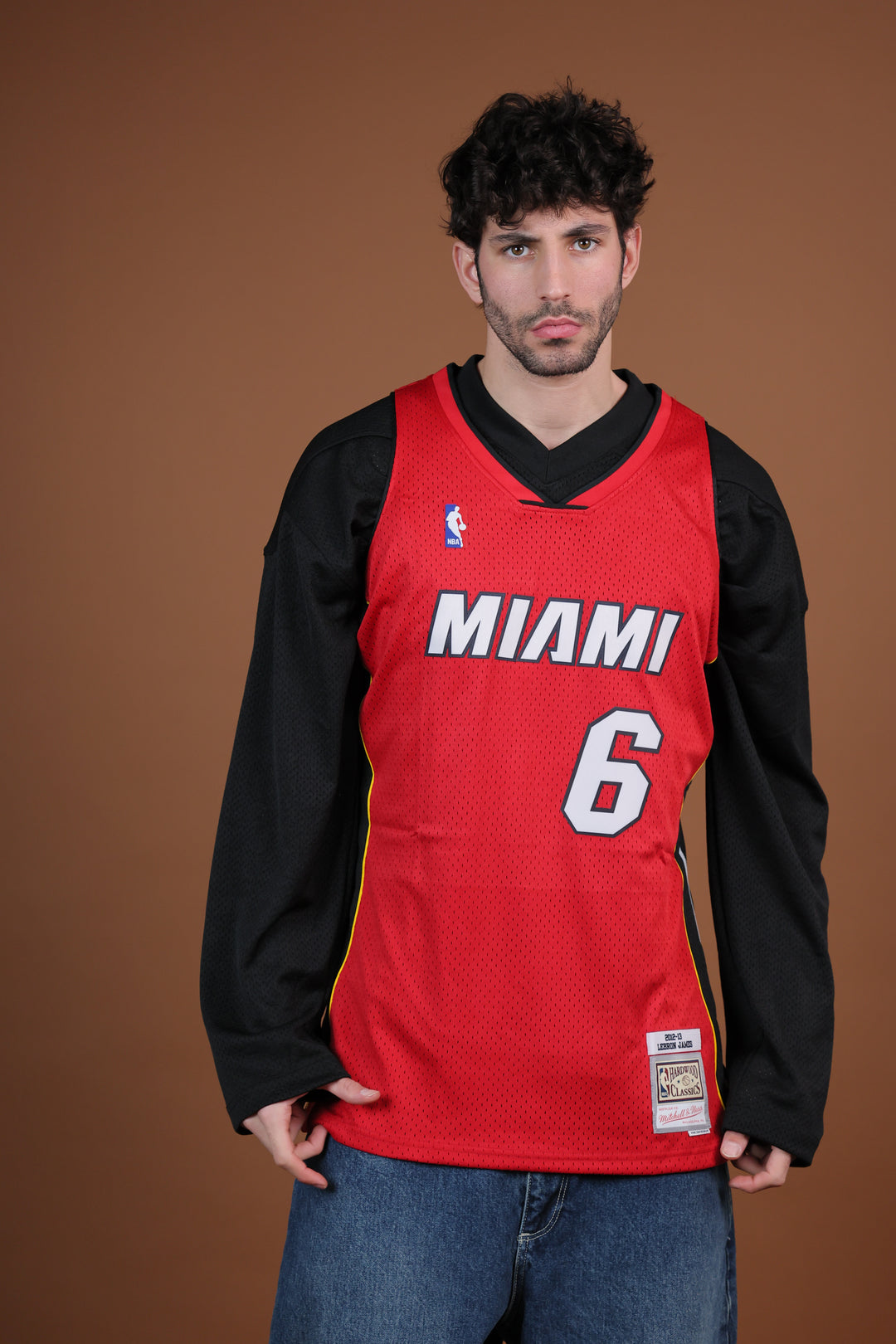 גופיית NBA לברון ג׳יימס מיאמי היט – אדום מהדורת רטרו 2012/13 | HOOPERS