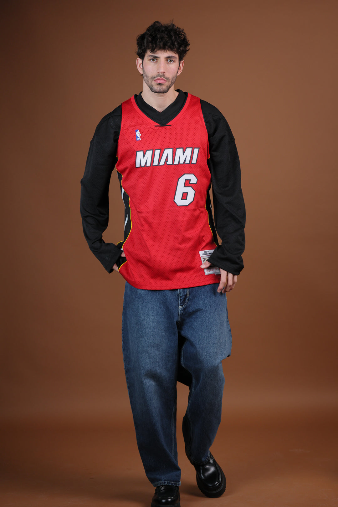 גופיית NBA לברון ג׳יימס מיאמי היט – אדום מהדורת רטרו 2012/13 | HOOPERS