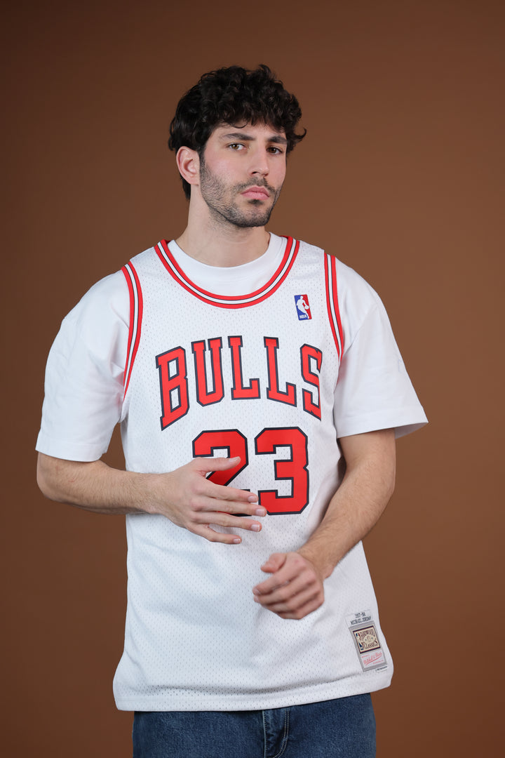 גופיית NBA מייקל ג׳ורדן שיקגו בולס – לבן מהדורת רטרו 1997/98 | HOOPERS