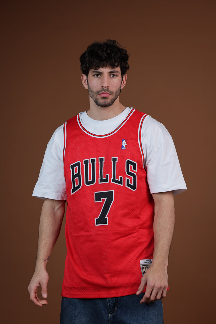 גופיית NBA טוני קוקוץ’ שיקגו בולס – אדום מהדורת רטרו 1997/98 | HOOPERS