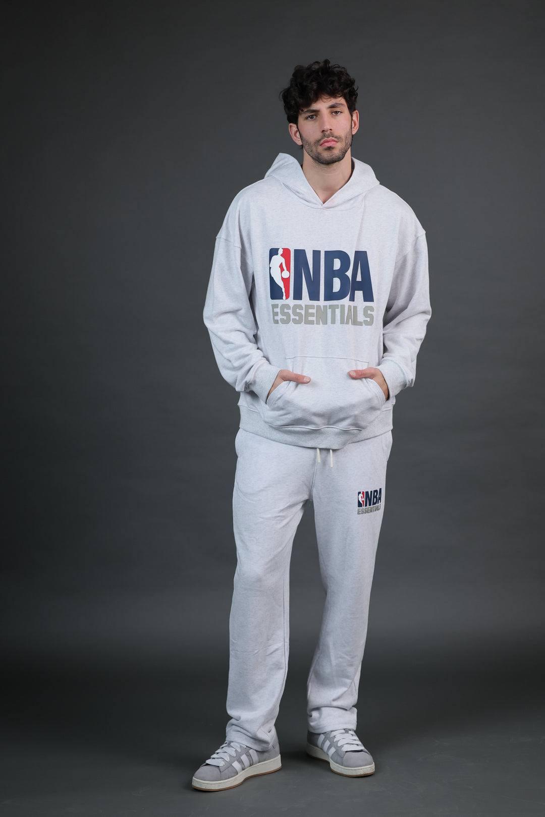 קפוצ’ון NBA Essentials – אפור בהיר Edition | HOOPERS