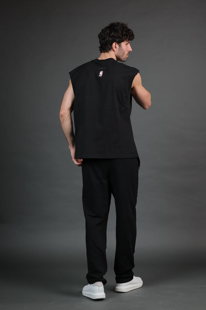 גופיית NBA ESSENTIALS ללא שרוולים – שחור | HOOPERS