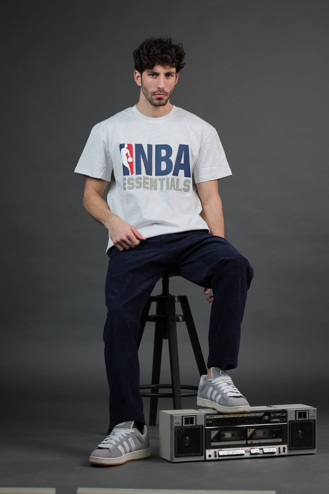 חולצת NBA Essentials – אפור 2025 | HOOPERS