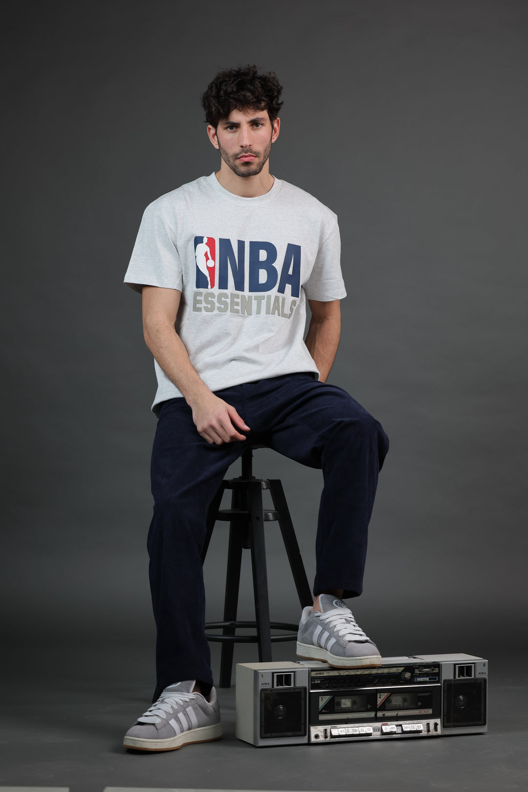 חולצת NBA Essentials – אפור 2025 | HOOPERS