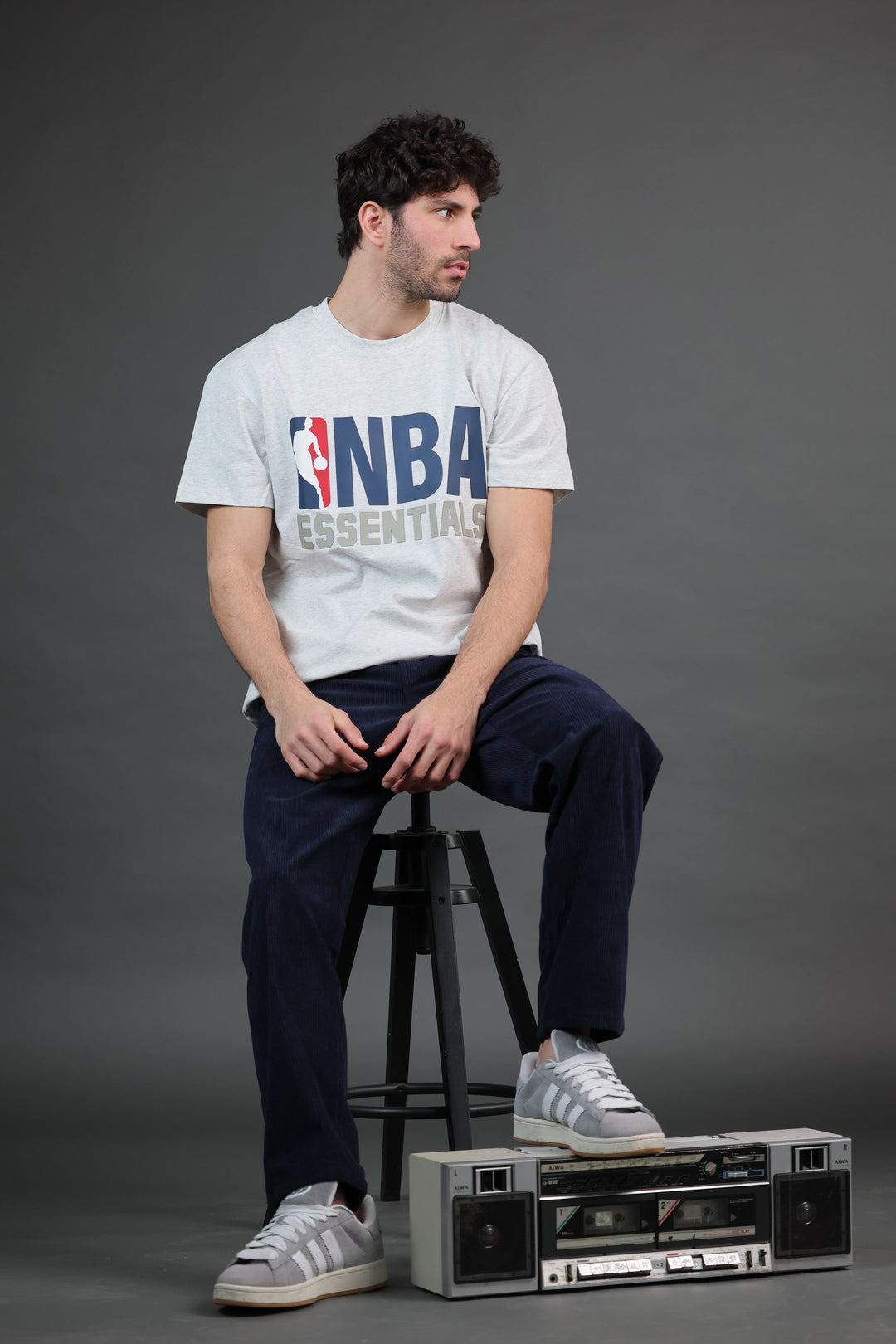 חולצת NBA Essentials – אפור 2025 | HOOPERS