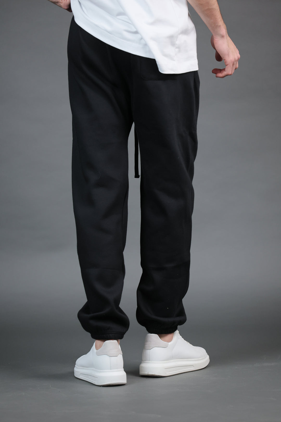 מכנסי FEAR OF GOD ESSENTIALS שחור | HOOPERS