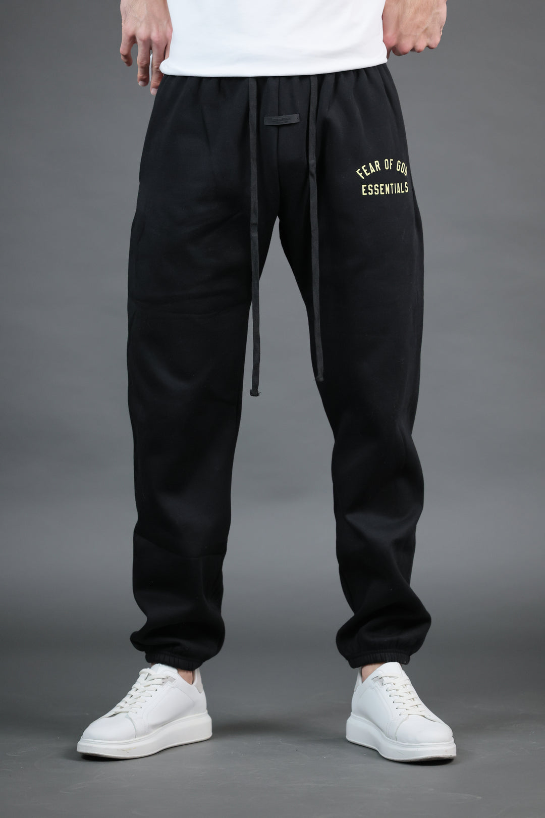 מכנסי FEAR OF GOD ESSENTIALS שחור | HOOPERS