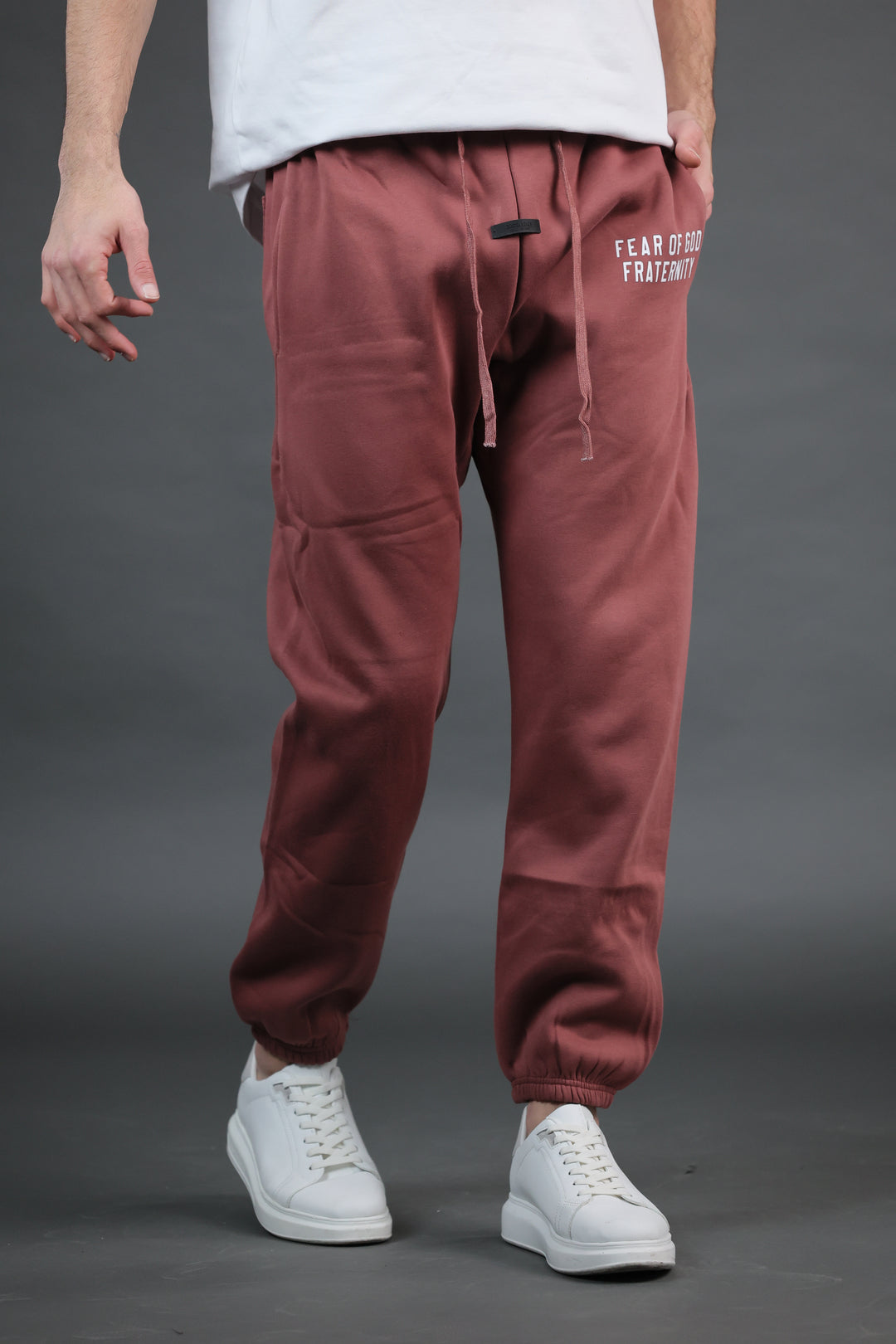 מכנסי FEAR OF GOD FRATERNITY בורדו| HOOPERS