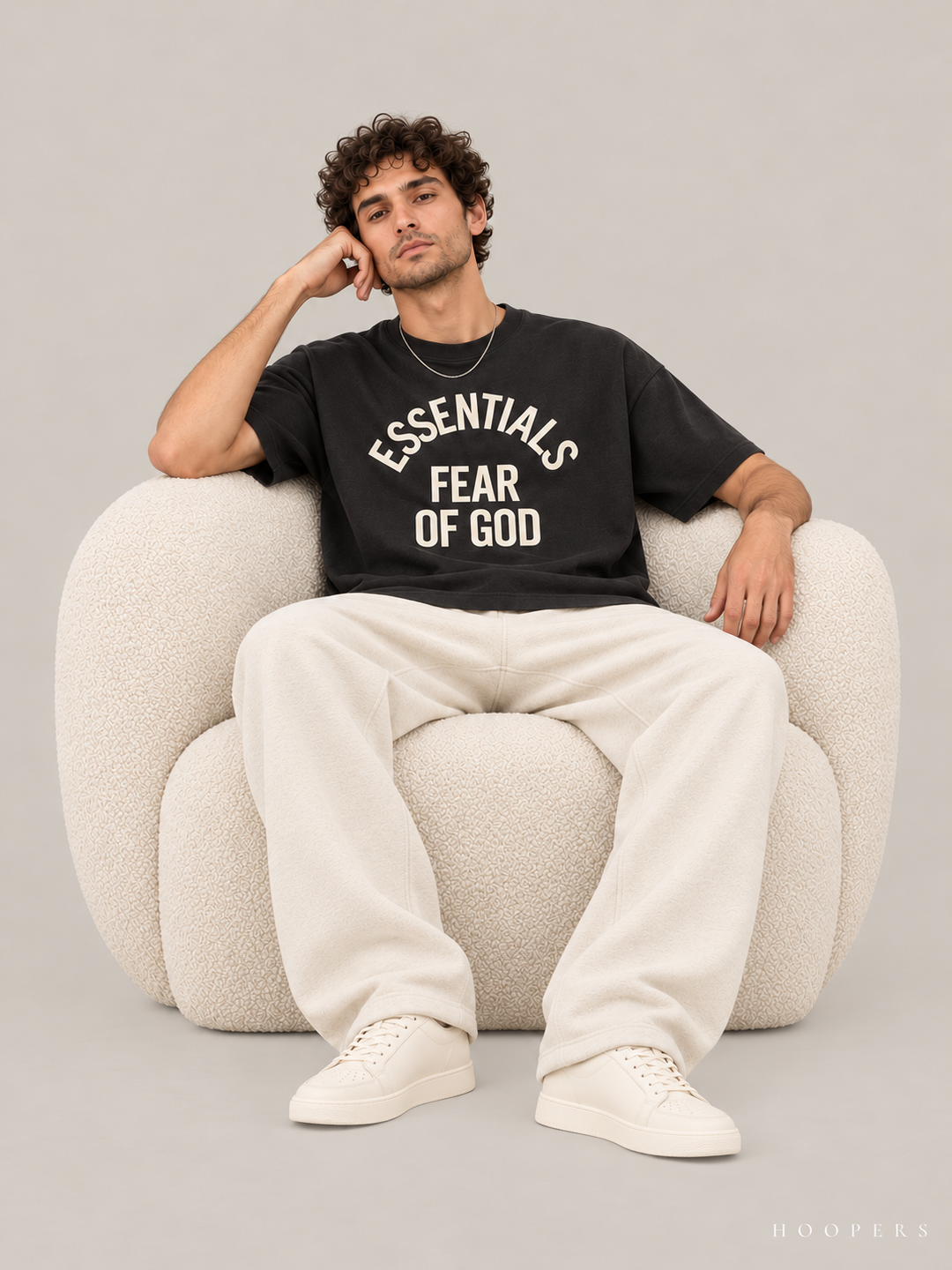 חולצת Fear of God Essentials – Arch Logo שחור דהוי – סטודיו