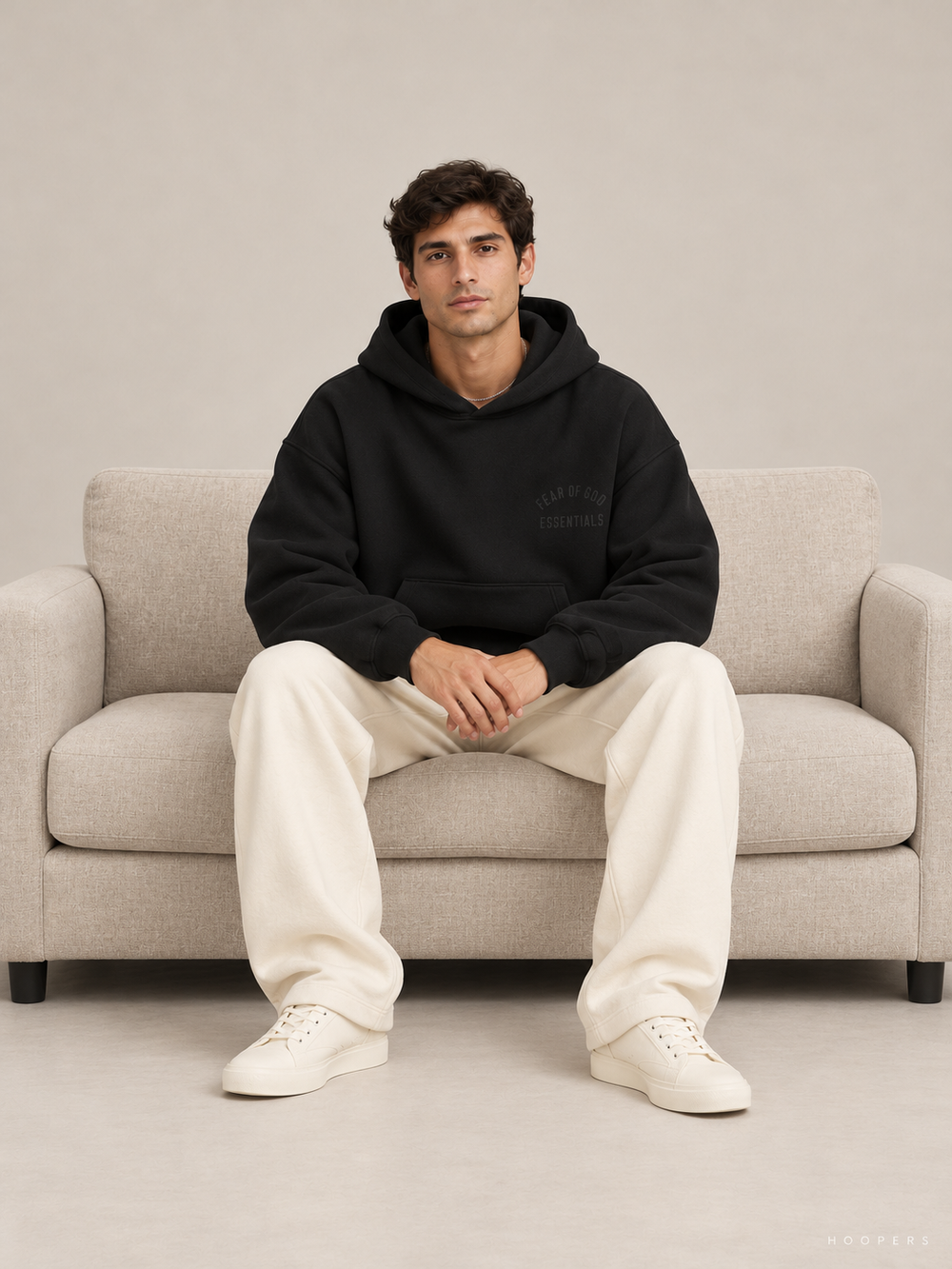 קפוצ'ון Fear of God Essentials – Back Arch שחור | HOOPERS