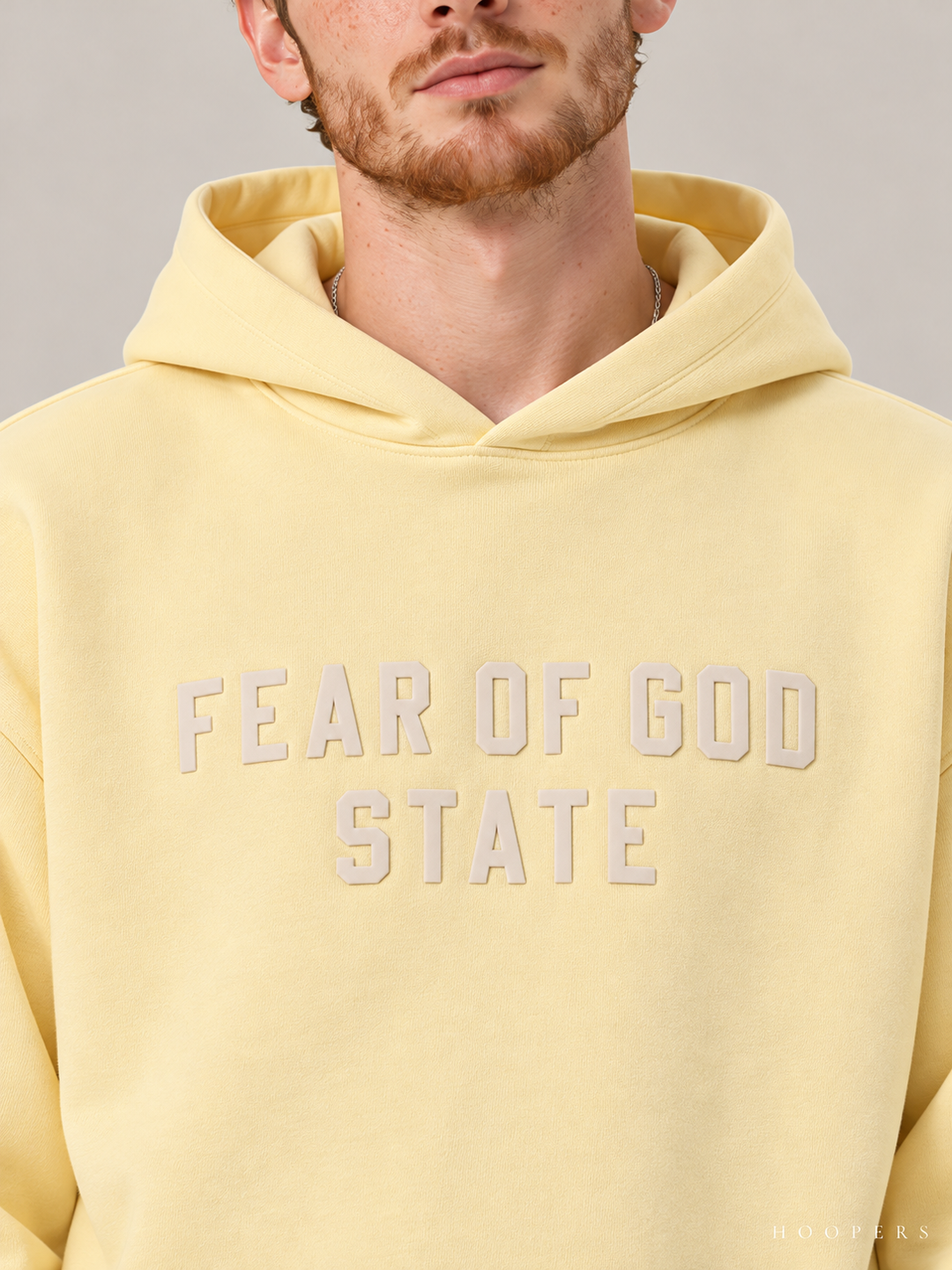 קפוצ'ון Fear of God Essentials – STATE צהוב חמאה – תקריב