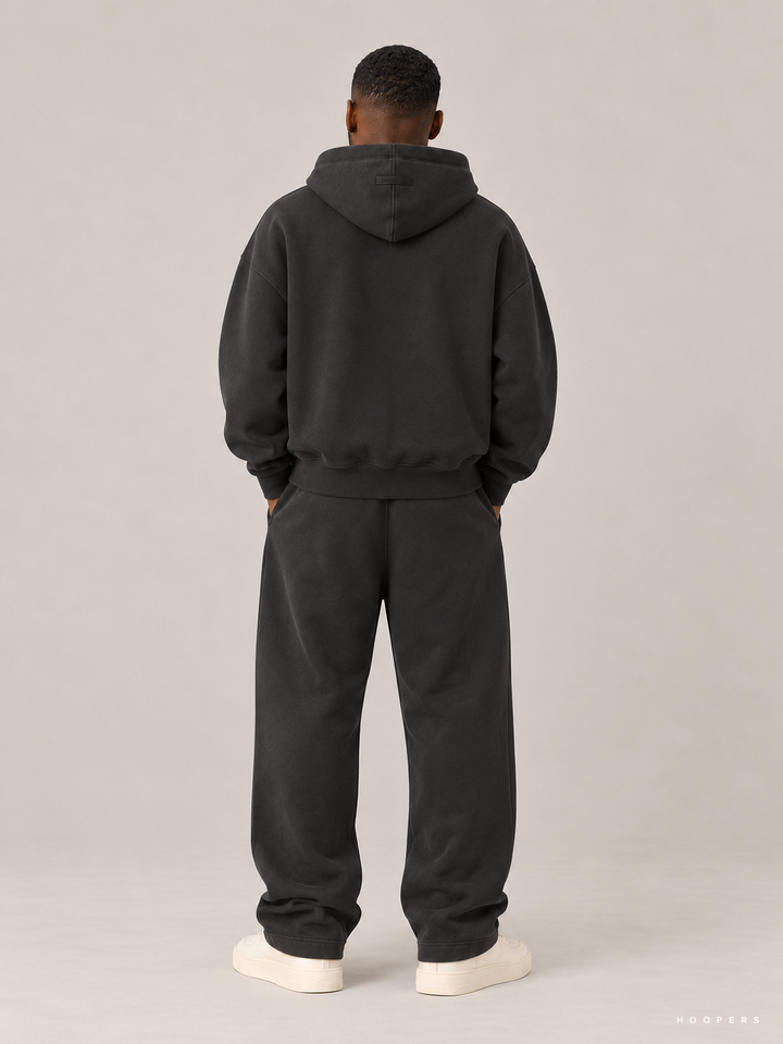 קפוצ'ון Fear of God Essentials – Arch Logo שחור דהוי – גב