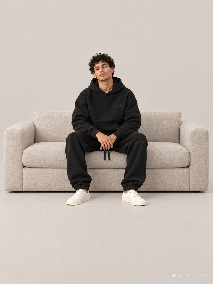 קפוצ'ון Fear of God Essentials – Script שחור – סטודיו