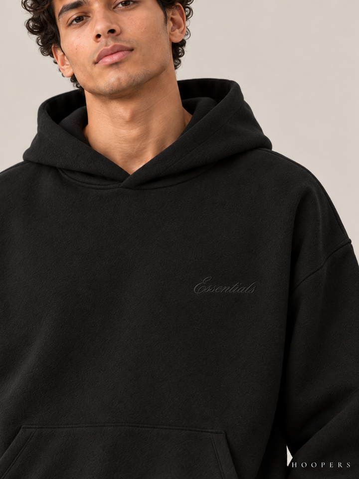 קפוצ'ון Fear of God Essentials – Script שחור – תקריב