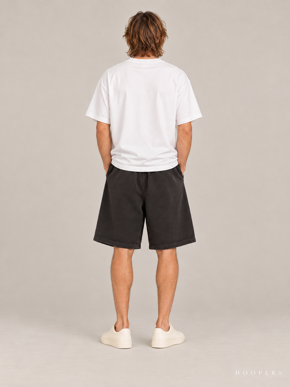 מכנס קצר Fear of God Essentials – Script שחור דהוי – גב