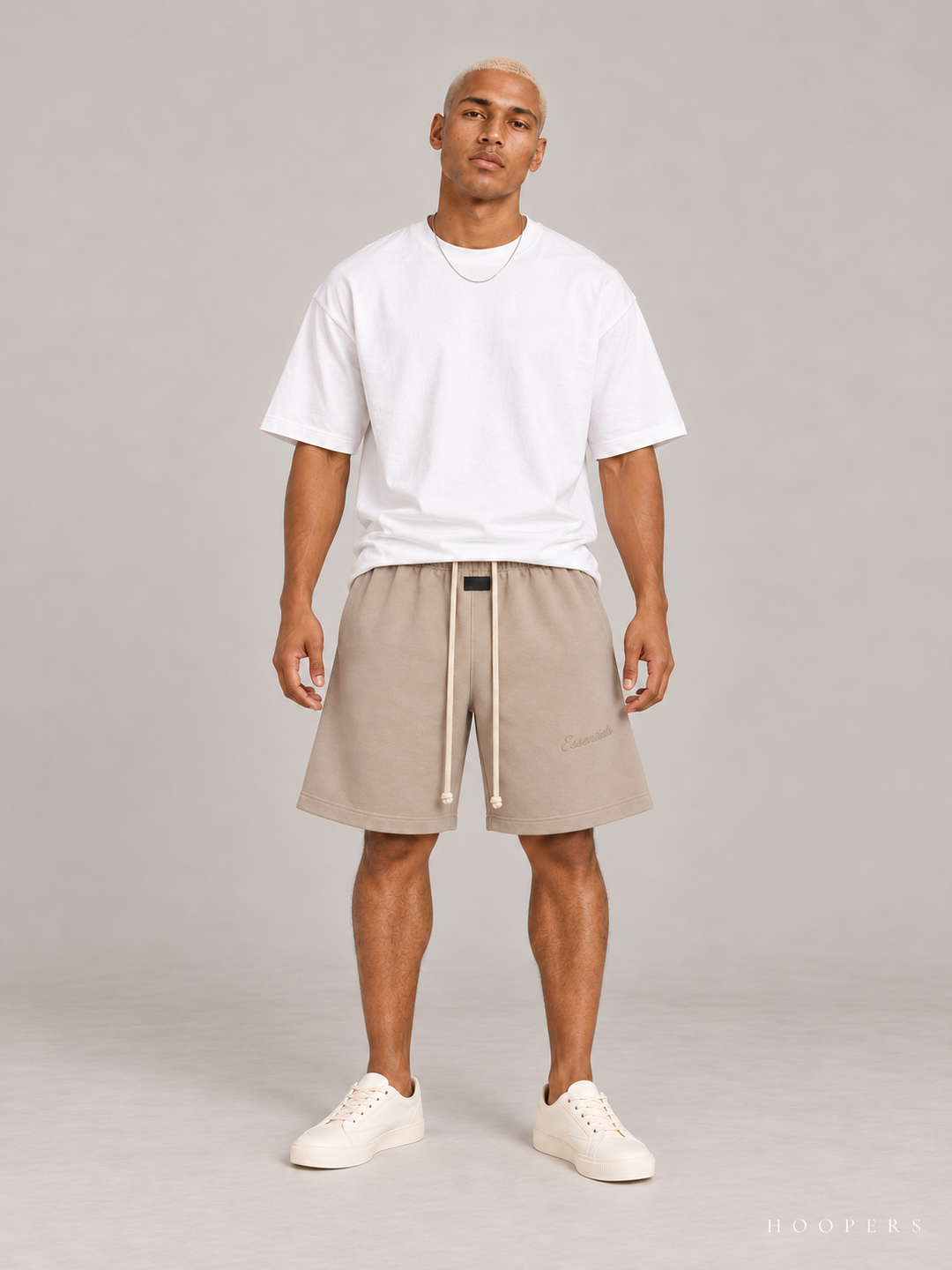 מכנס קצר Fear of God Essentials – Script חול – חזית