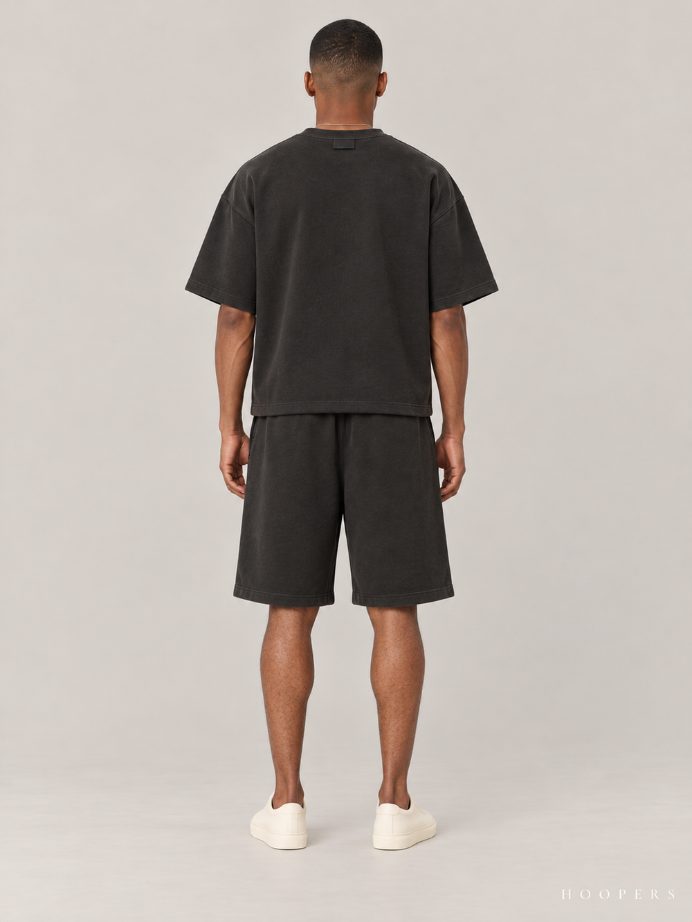 חולצת Fear of God Essentials – Script שחור דהוי – גב