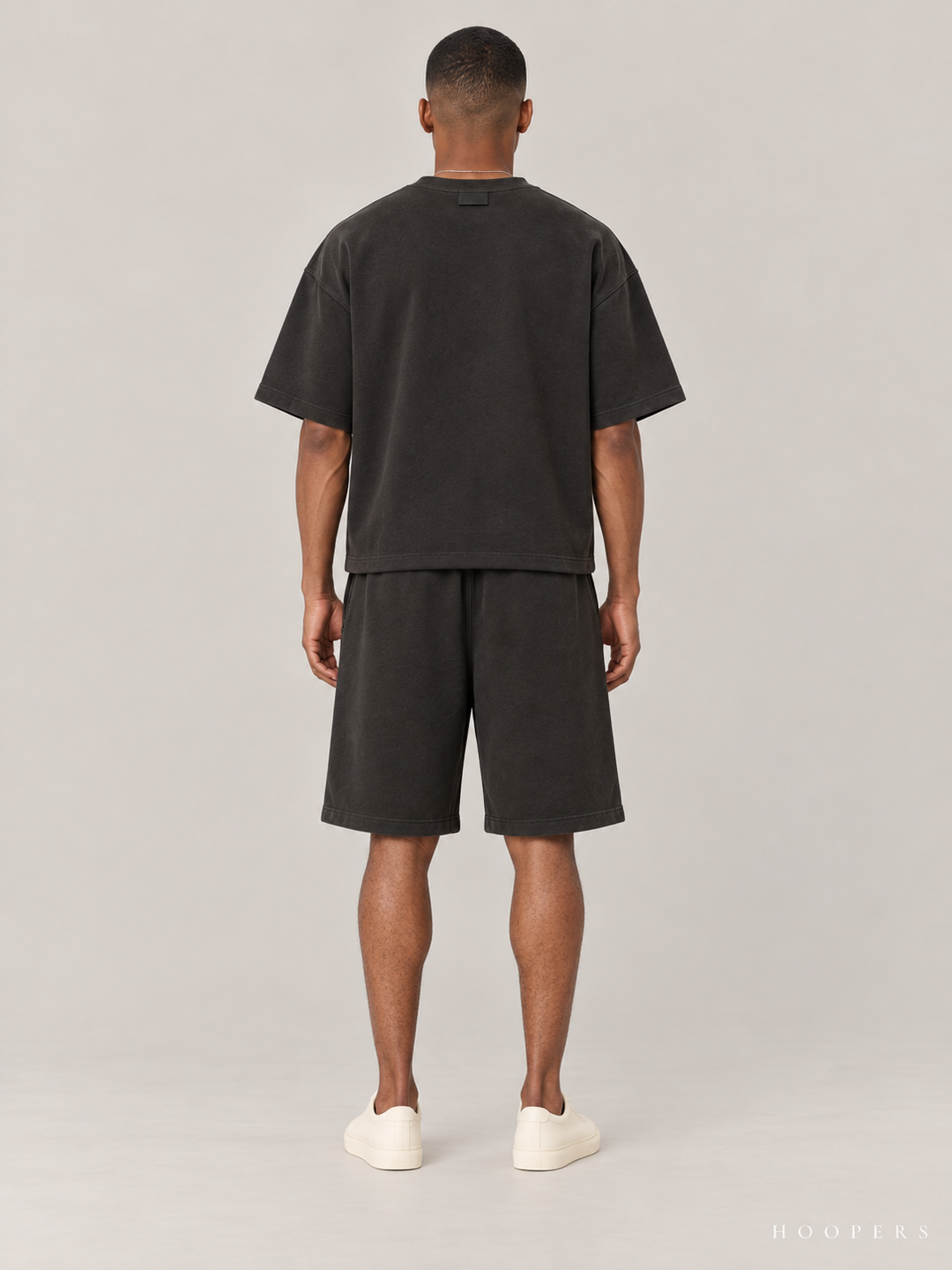 חולצת Fear of God Essentials – Script שחור דהוי – גב