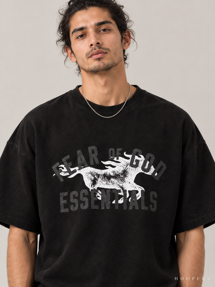 חולצת Fear of God Essentials – Horse שחור וינטג' – תקריב