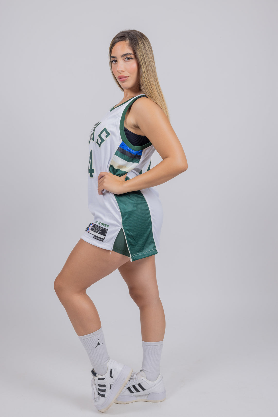 גופיית משחק לבנה יאניס