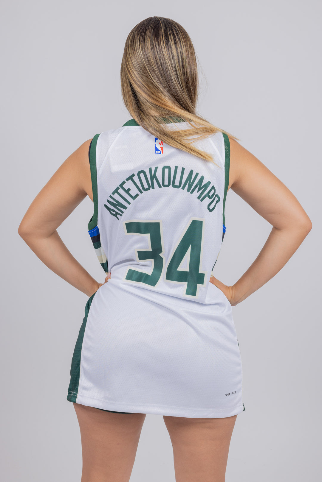 גופיית משחק לבנה יאניס