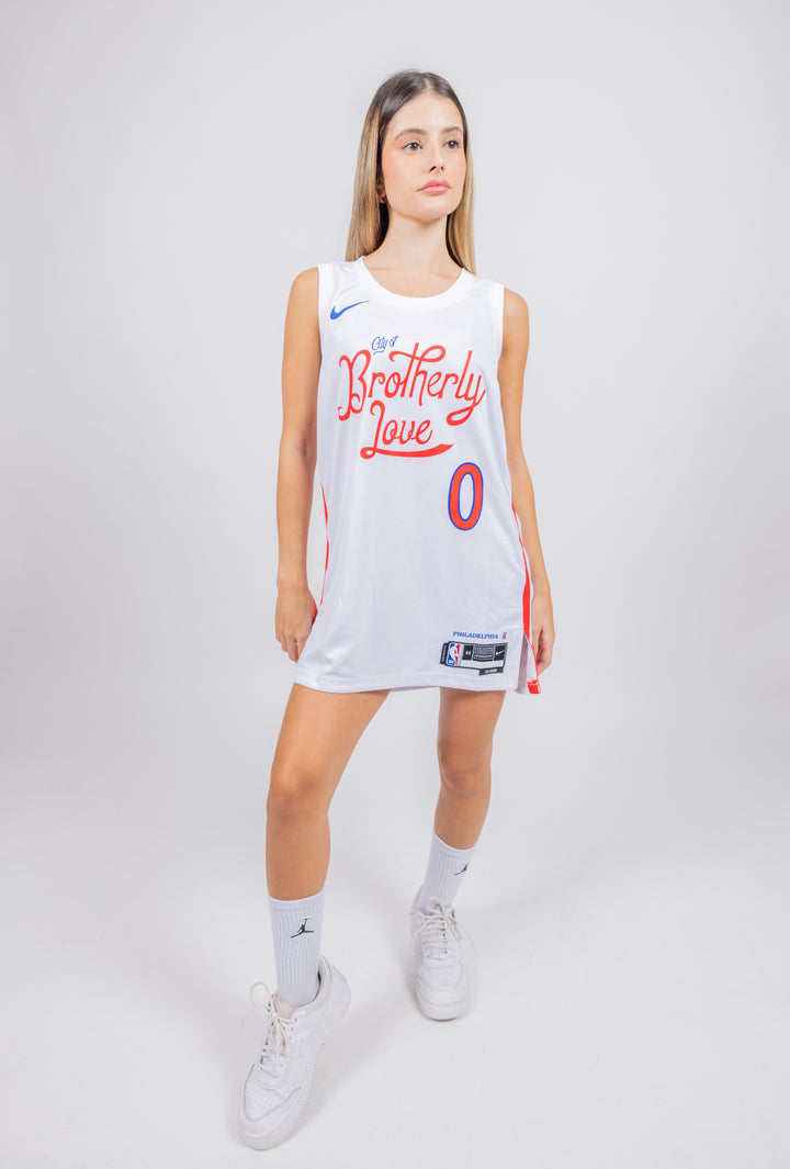 City edition גופיית משחק לבנה טייריס מקסי