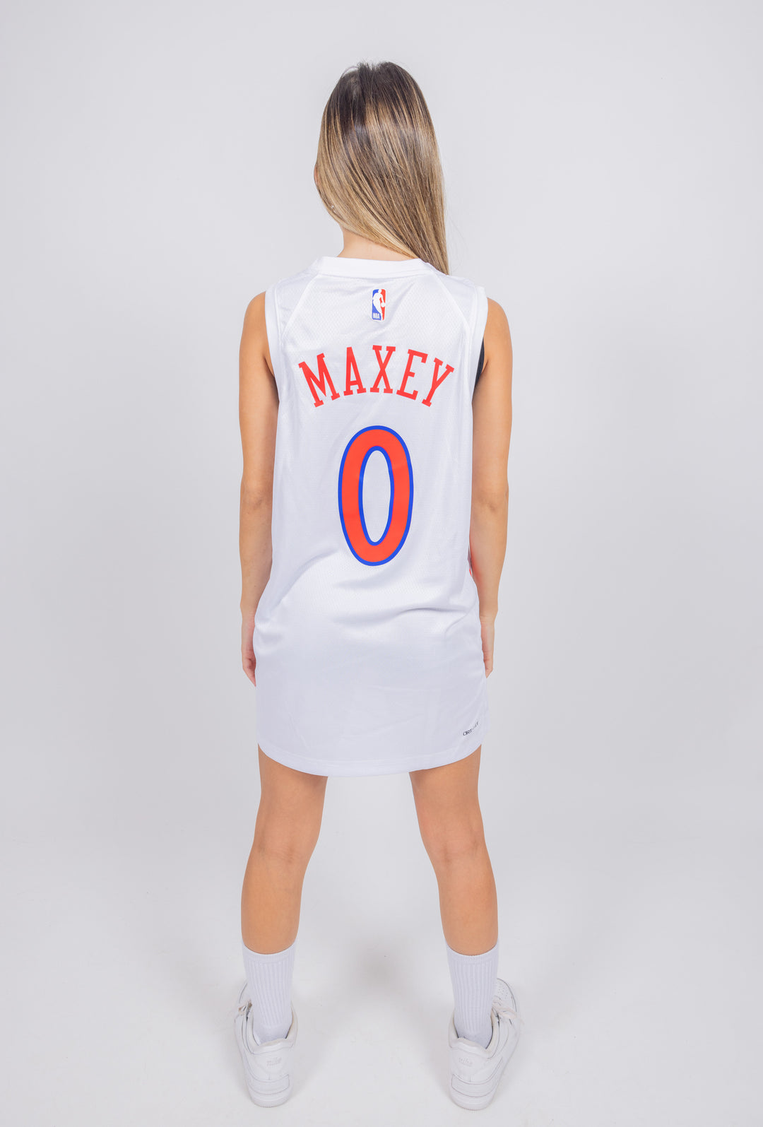 City edition גופיית משחק לבנה טייריס מקסי