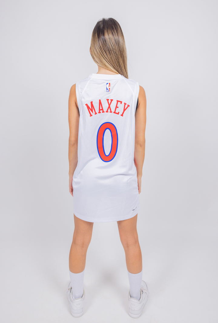 City edition גופיית משחק לבנה טייריס מקסי