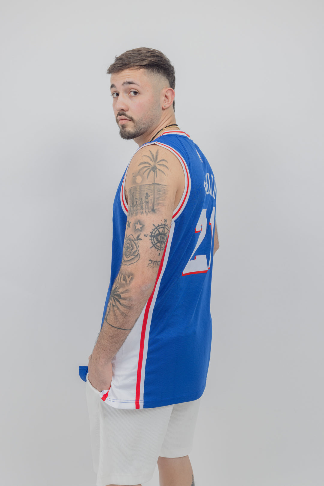 גופיית משחק כחולה ג'ואל אמביד