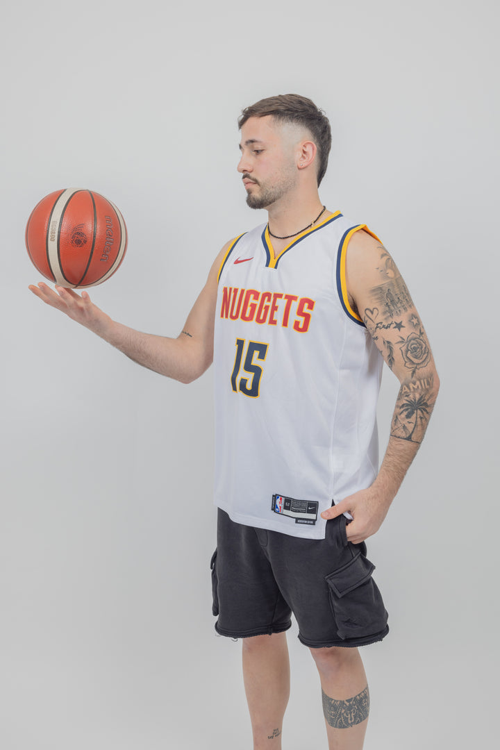 גופיית משחק לבנה ניקולה יוקיץ'