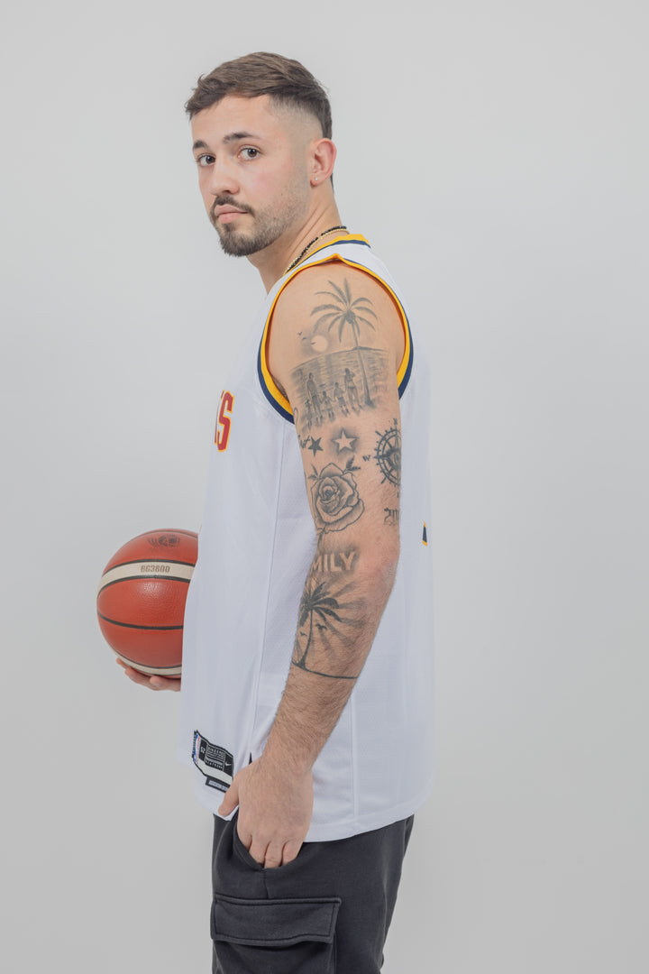 גופיית משחק לבנה ניקולה יוקיץ'