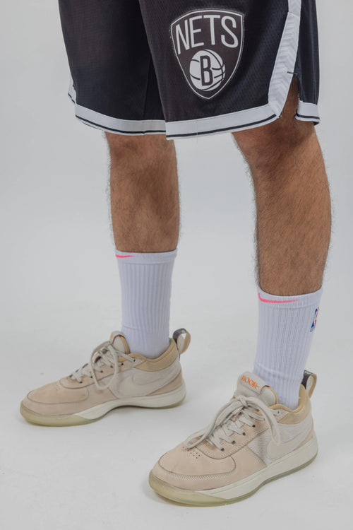גרבי כדורסל ארוכות – לבן ורוד | HOOPERS