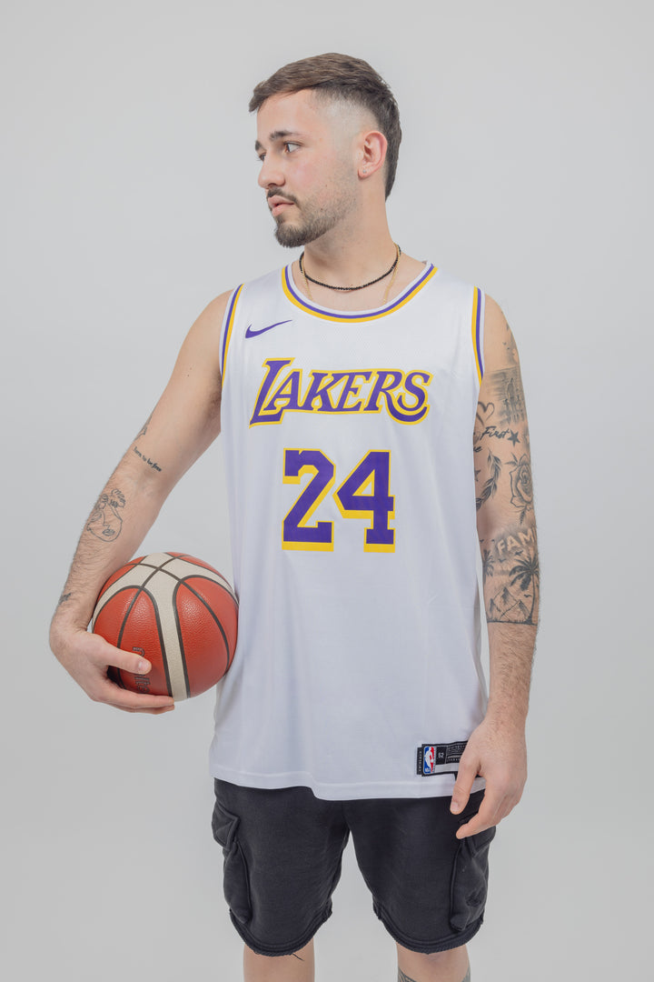 גופיית משחק לבנה קובי בראיינט