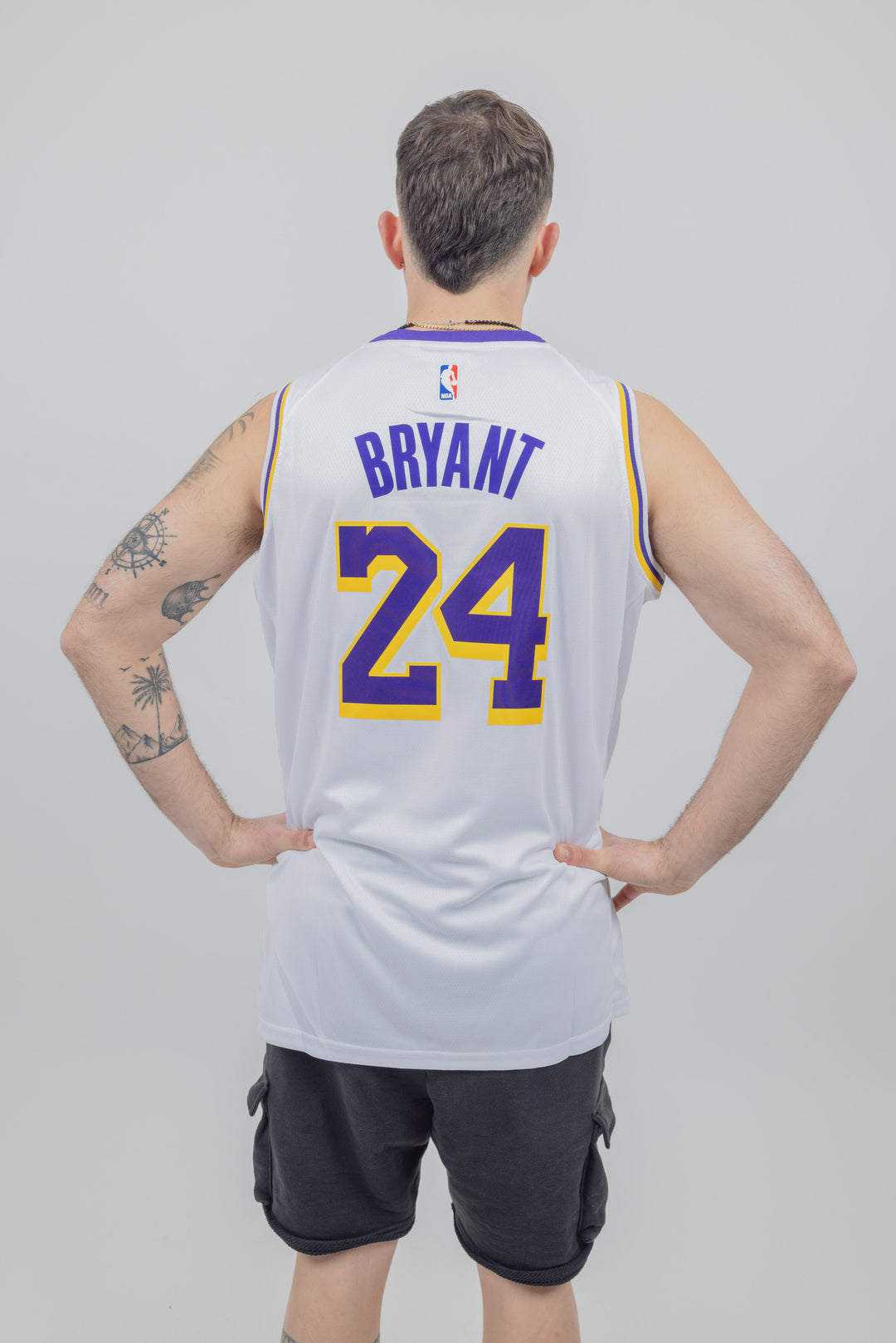 גופיית משחק לבנה קובי בראיינט