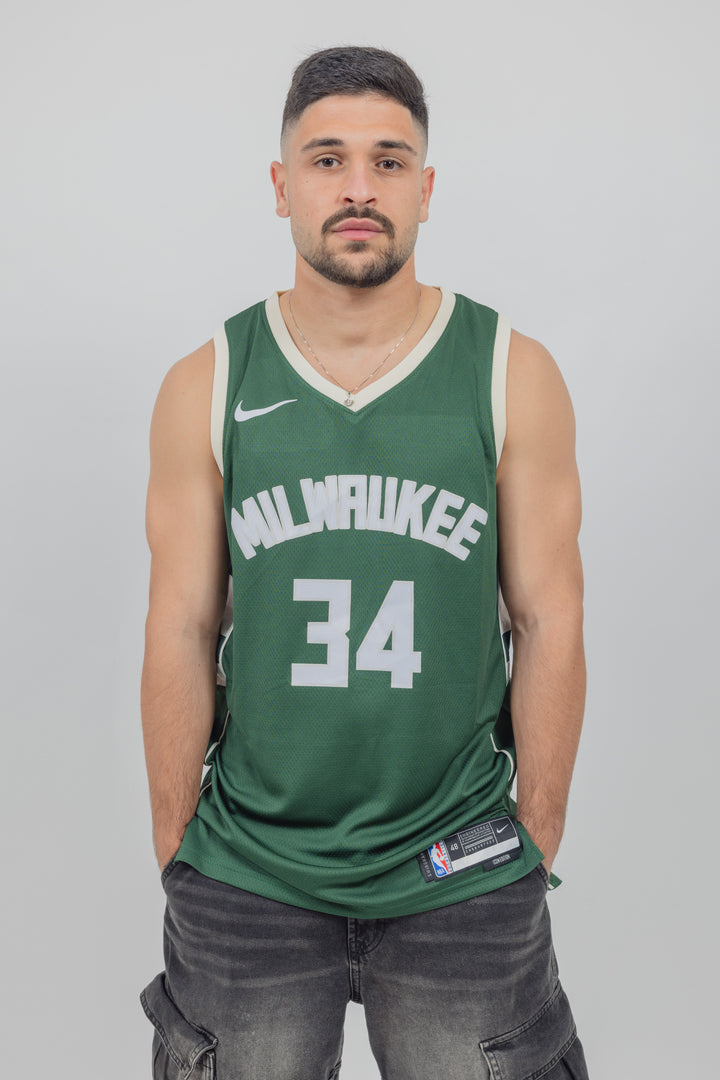 גופיית משחק ירוקה יאניס