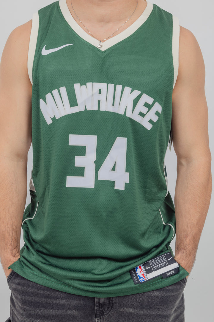 גופיית משחק ירוקה יאניס