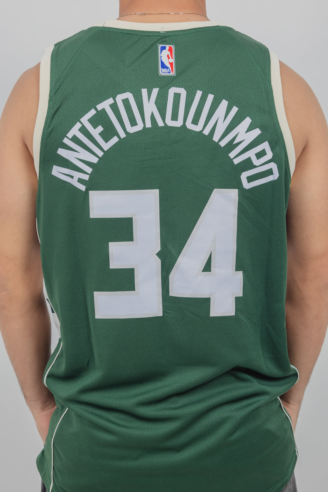 גופיית משחק ירוקה יאניס