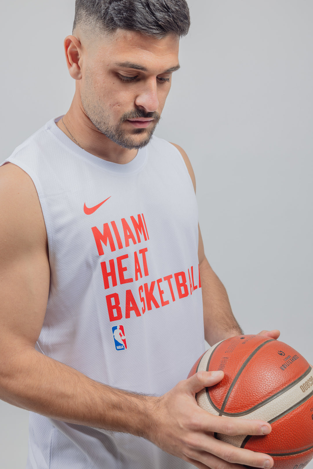 גופיית אימון לבנה מיאמי